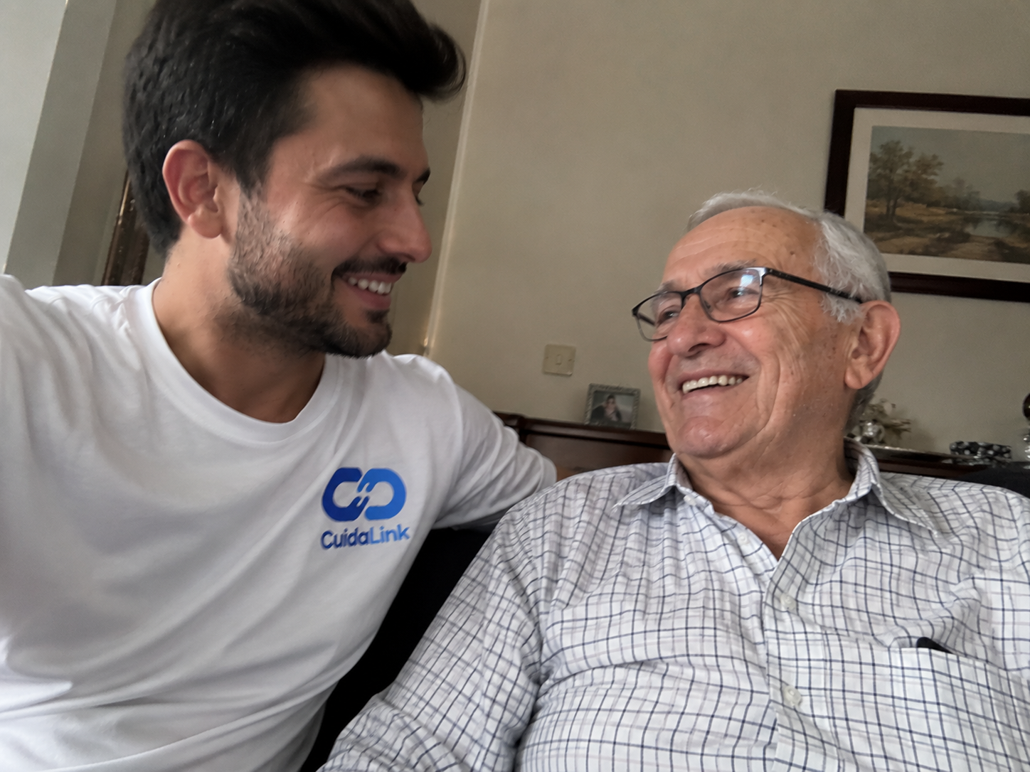 Familia acompañando a un mayor en Cáceres